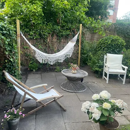 Udlejning Af To Vaerelser Med Udsigt Til Parken Beliggende I Centrum Séjour chez l'habitant Odense